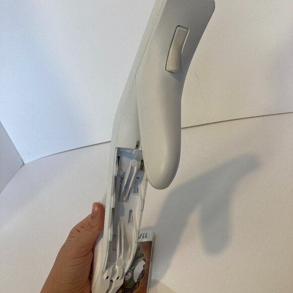 Link's Crossbow Training Wii Game + Official Nintendo Zapper Tested Complete - Picture 2 of 9